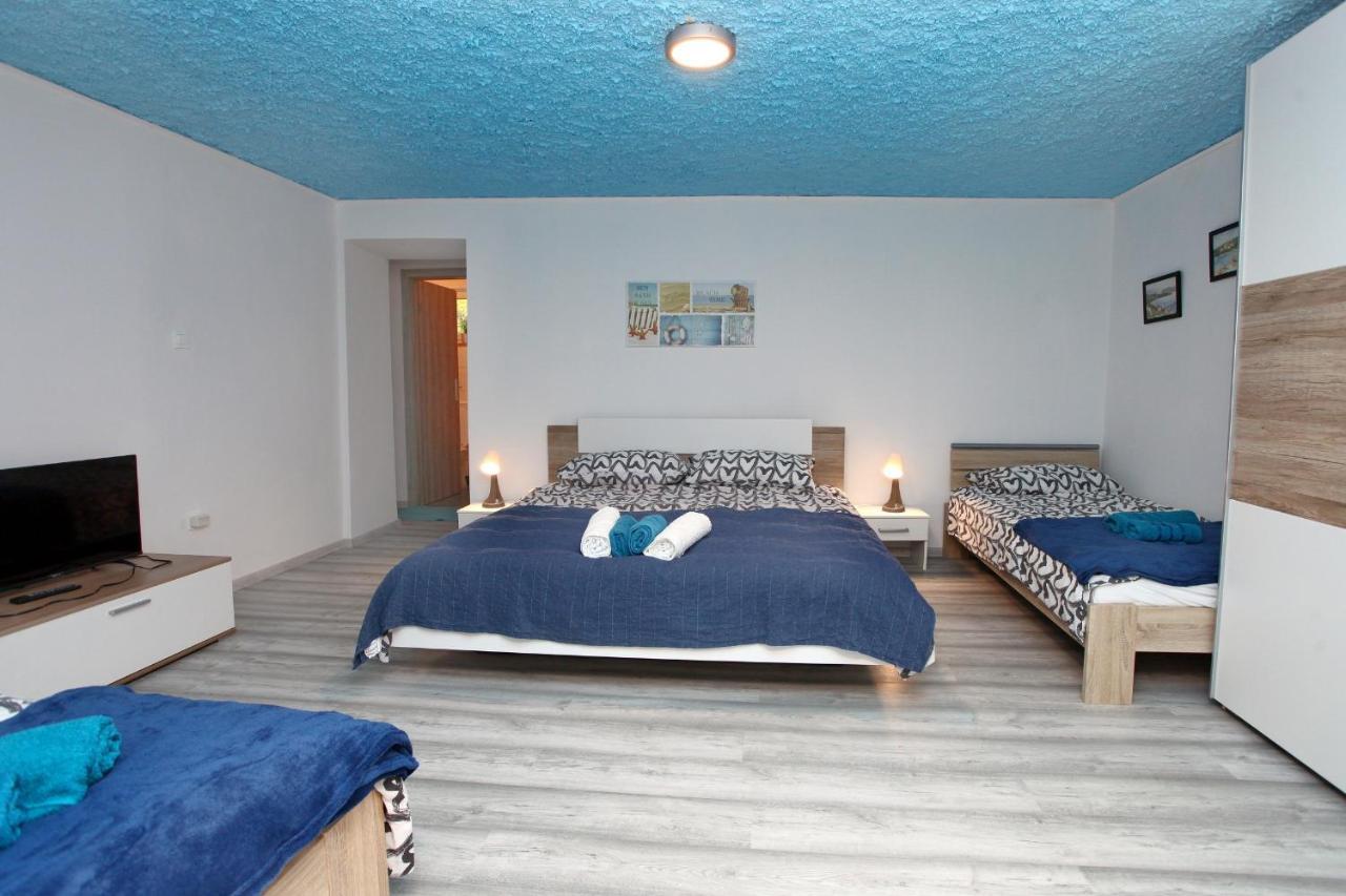 Hilltop Apartments Red & Blue ปอร์โตรอซ ภายนอก รูปภาพ