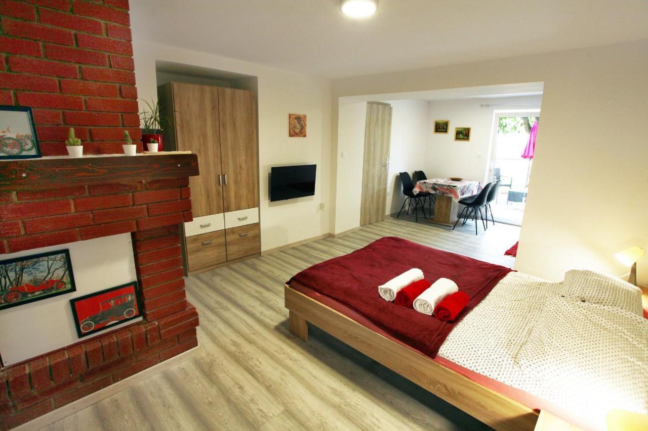Hilltop Apartments Red & Blue ปอร์โตรอซ ภายนอก รูปภาพ