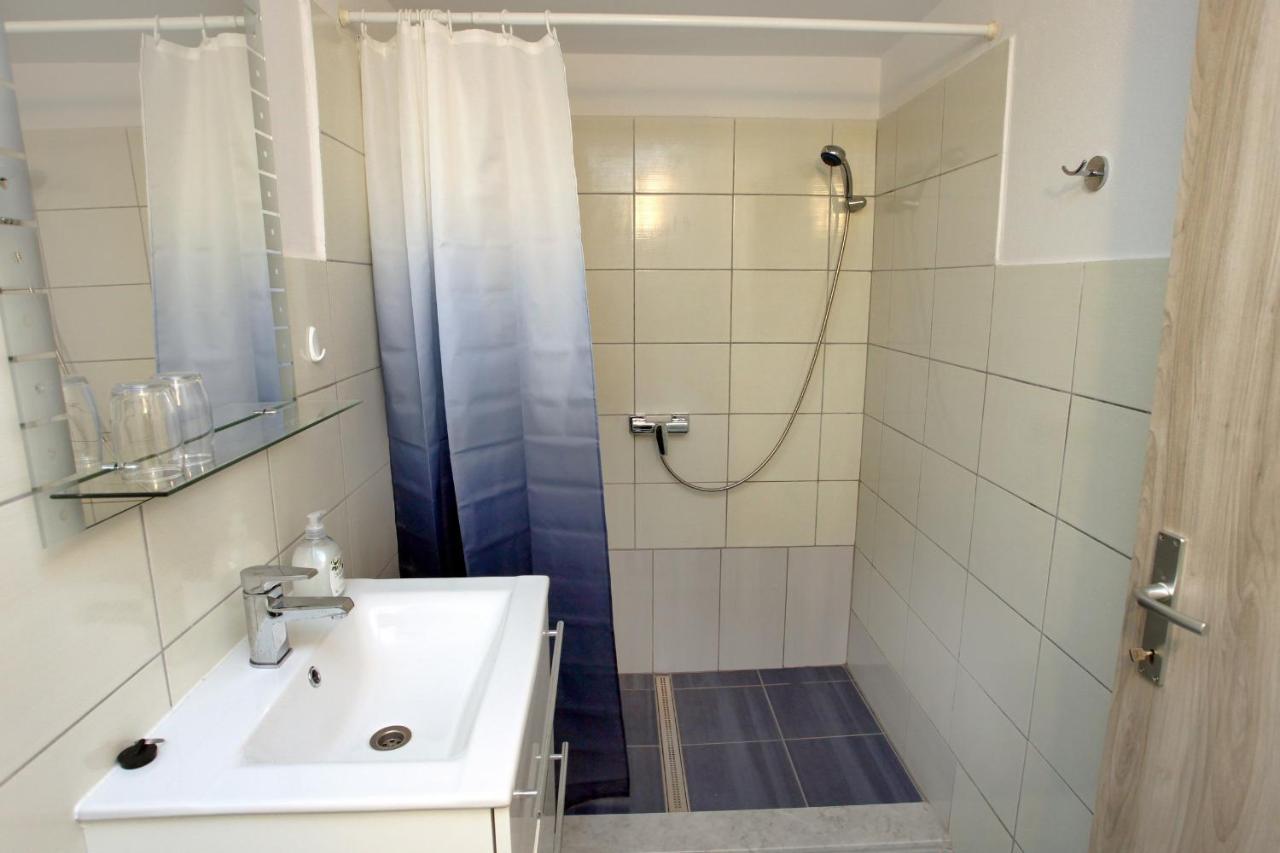 Hilltop Apartments Red & Blue ปอร์โตรอซ ภายนอก รูปภาพ