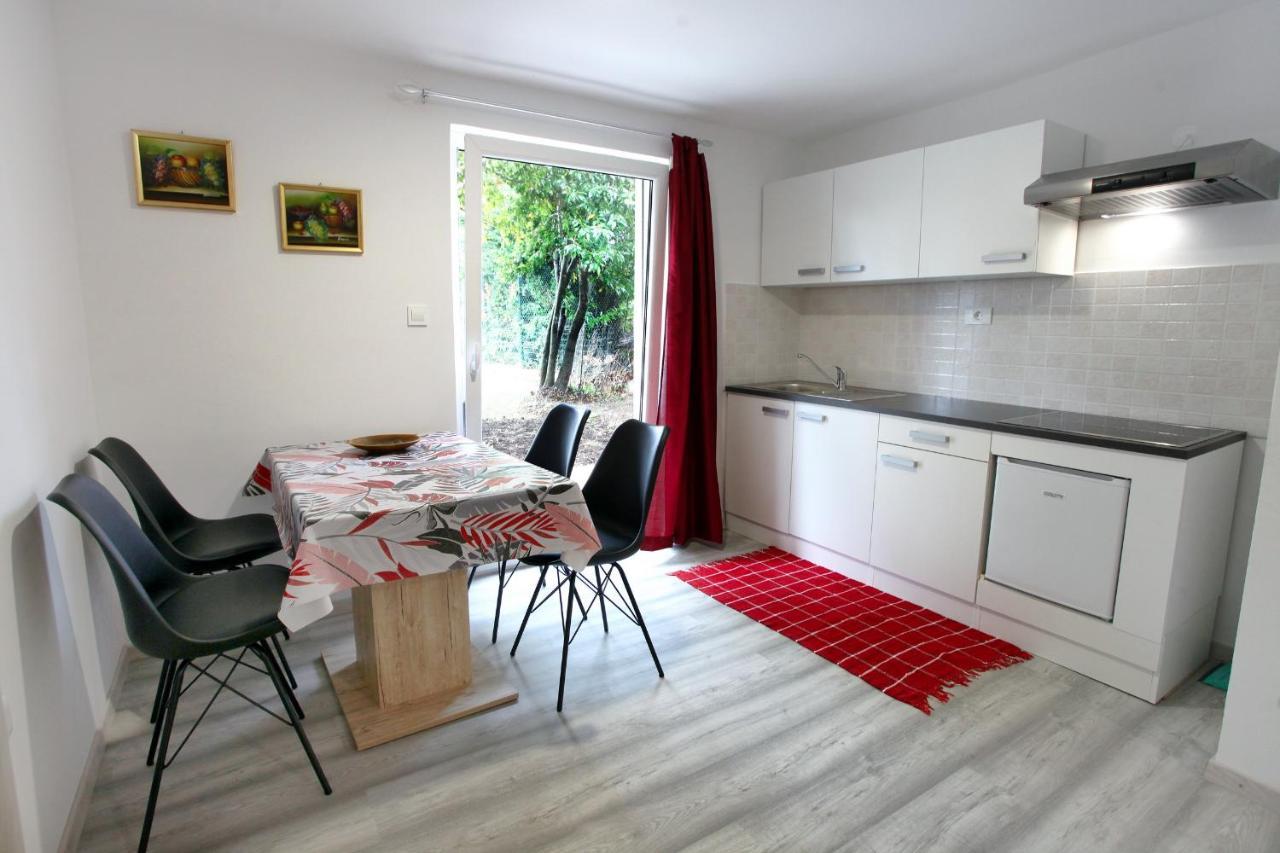 Hilltop Apartments Red & Blue ปอร์โตรอซ ภายนอก รูปภาพ