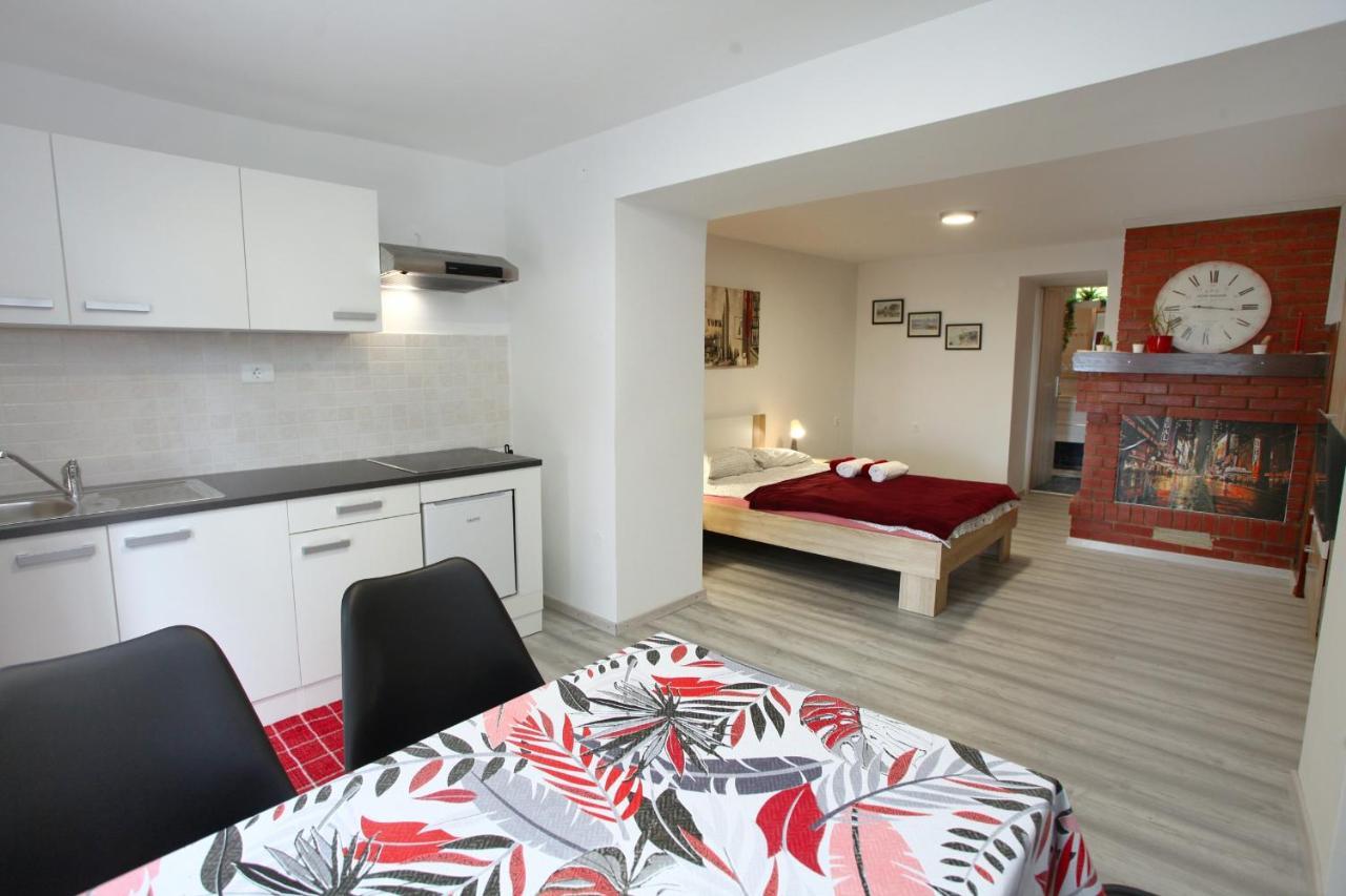 Hilltop Apartments Red & Blue ปอร์โตรอซ ภายนอก รูปภาพ