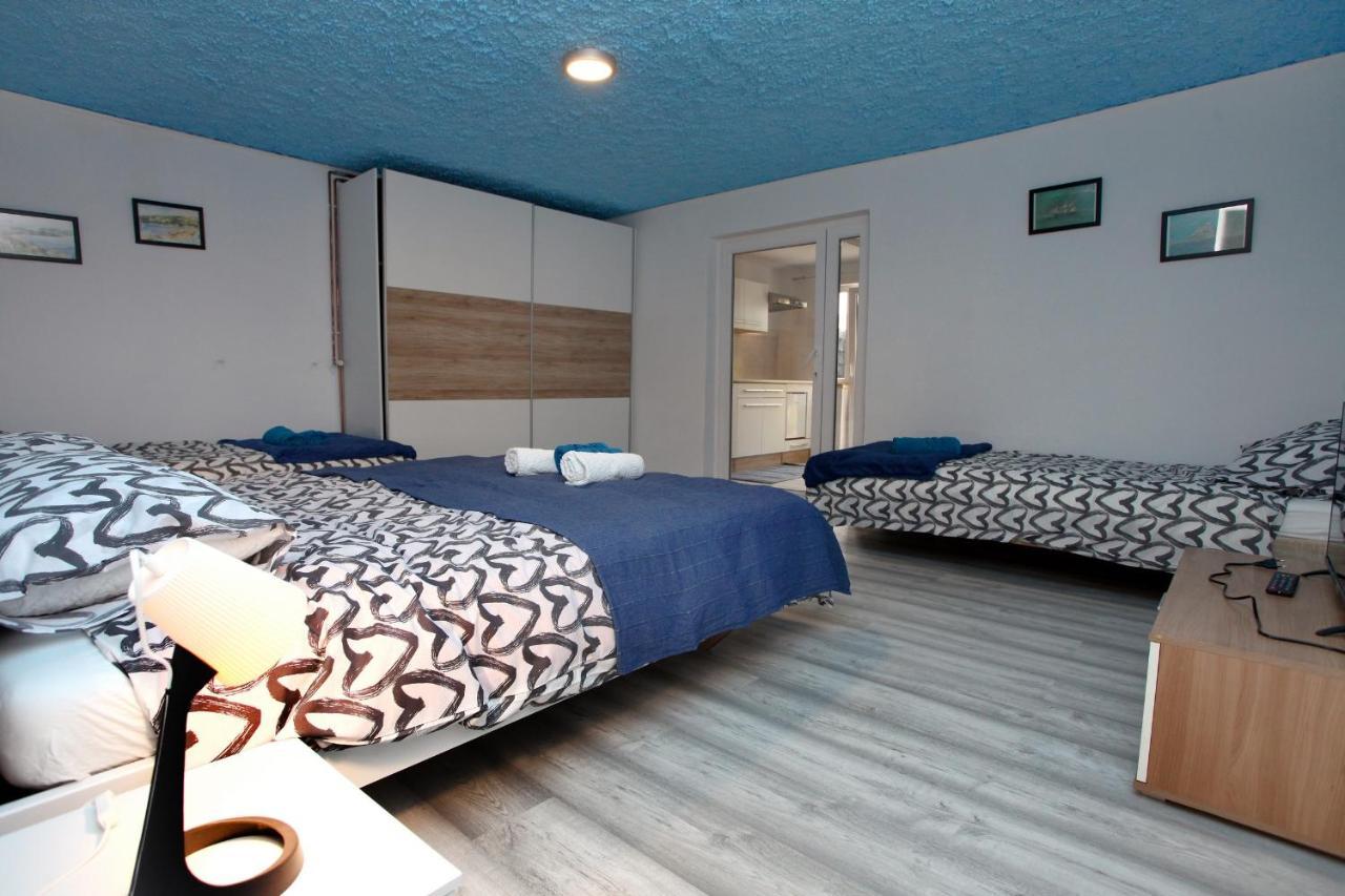 Hilltop Apartments Red & Blue ปอร์โตรอซ ภายนอก รูปภาพ