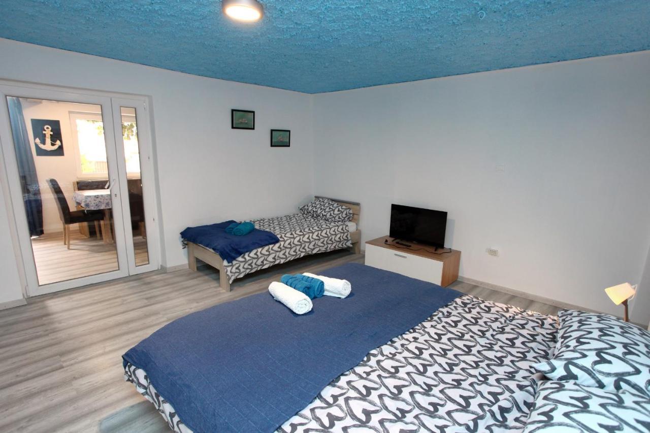 Hilltop Apartments Red & Blue ปอร์โตรอซ ภายนอก รูปภาพ