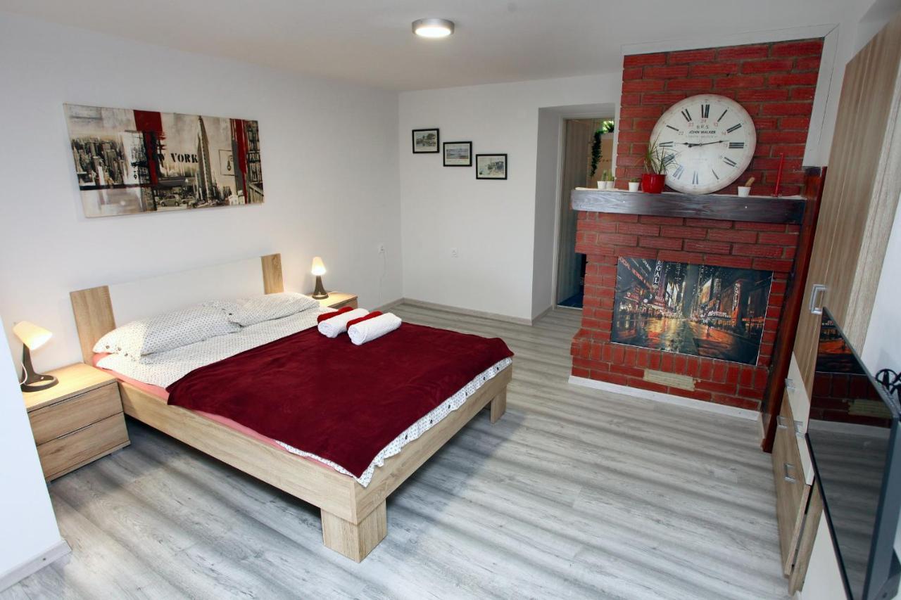 Hilltop Apartments Red & Blue ปอร์โตรอซ ภายนอก รูปภาพ