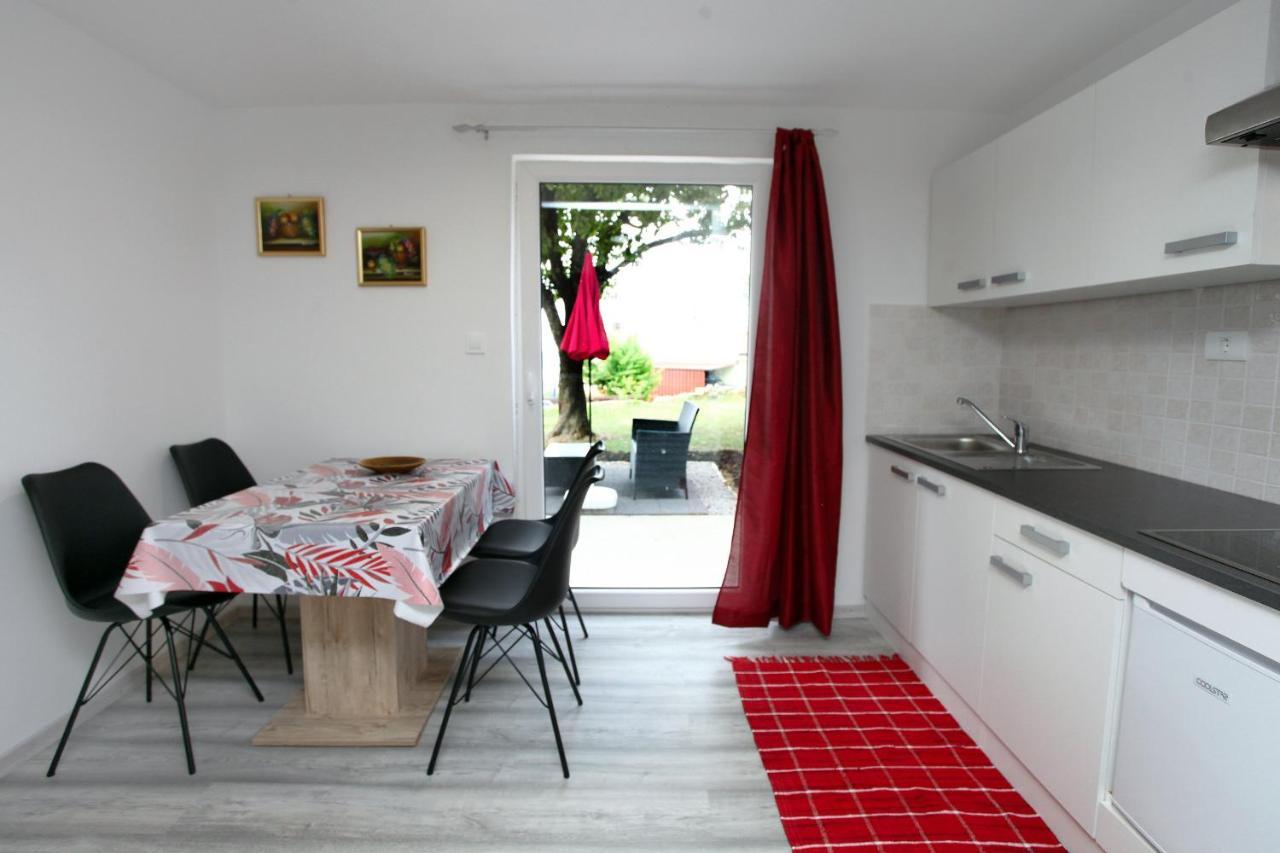 Hilltop Apartments Red & Blue ปอร์โตรอซ ภายนอก รูปภาพ