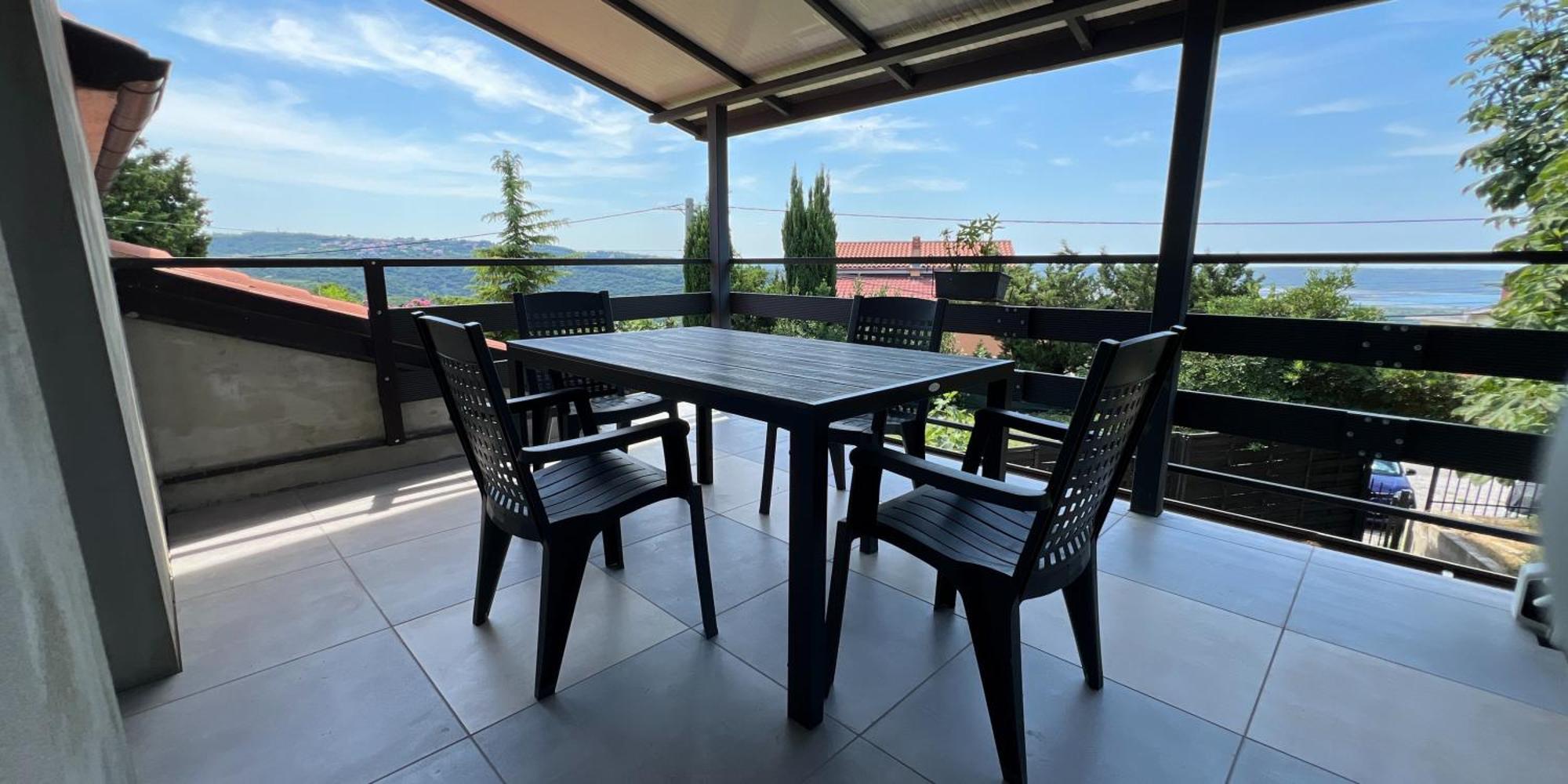Hilltop Apartments Red & Blue ปอร์โตรอซ ภายนอก รูปภาพ